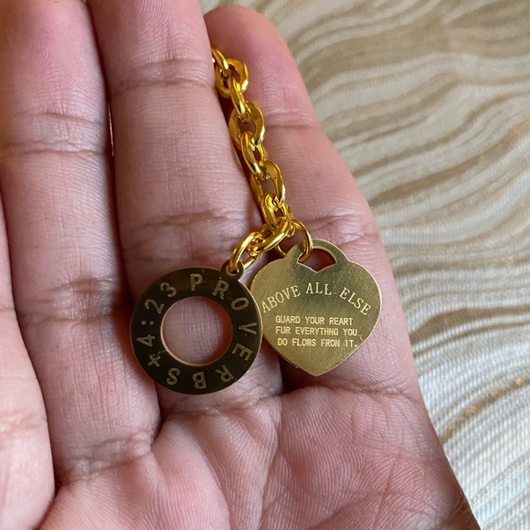 🌷$4 Bundle Add-on ~ Gold Plated Chain Bracelet w Toggle Clasp and Heart Charm - Picture 9 of 17